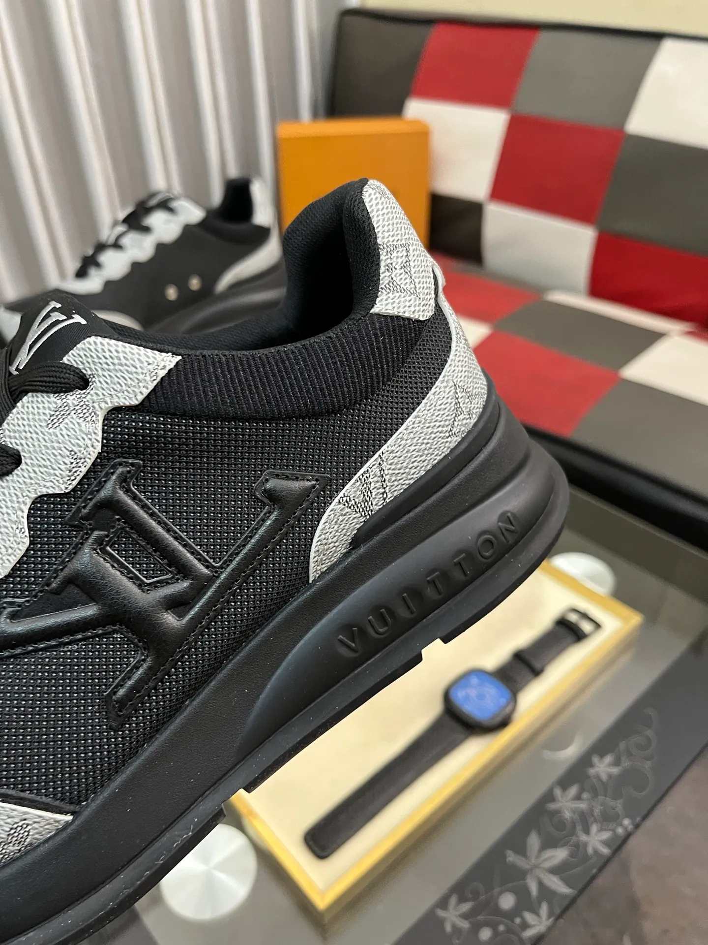 Men's shoes 💰458⌚️⌚️【LOUlS VUlTTON】Louis Vuitton ~ unique and casual style. LV counter purchasing 🏃casual shoes😍😍 are on sale at the men's counter at the same time. Italian imported brands select top-layer Italian cowhide. 🐑Sheepskin lining (refuses to discolor and grind feet) Sole: Original sole specially provided by the original factory 🎬Better in kind Code number: 38-443⃣️Color selection